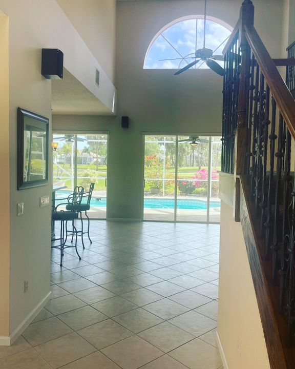 合同活跃: $6,000 (3 贝兹, 2 浴室, 2317 平方英尺)