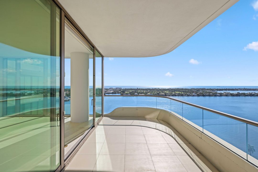 For Sale: $4,850,000 (3 beds, 2 baths, 2561 Square Feet)