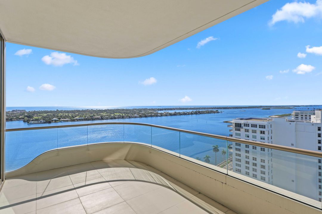 For Sale: $4,850,000 (3 beds, 2 baths, 2561 Square Feet)