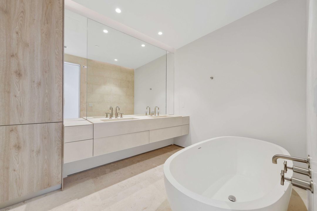 For Sale: $4,850,000 (3 beds, 2 baths, 2561 Square Feet)