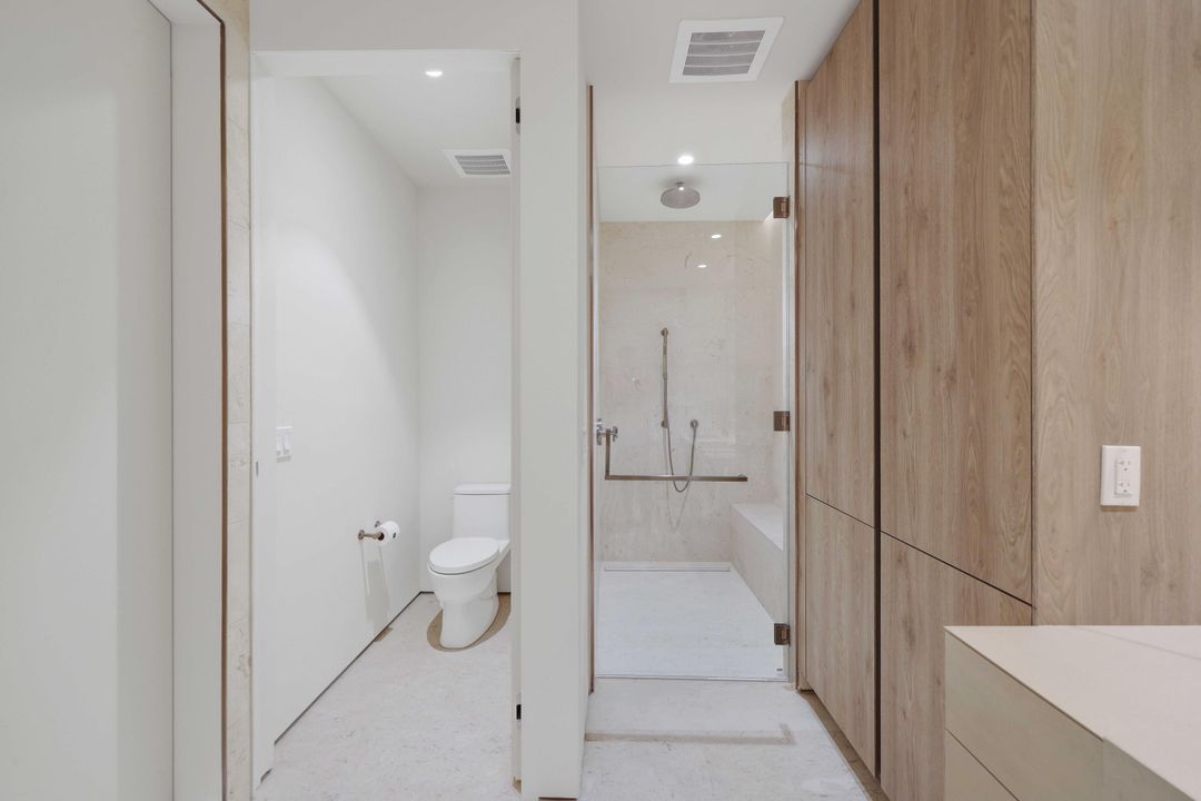 For Sale: $4,850,000 (3 beds, 2 baths, 2561 Square Feet)