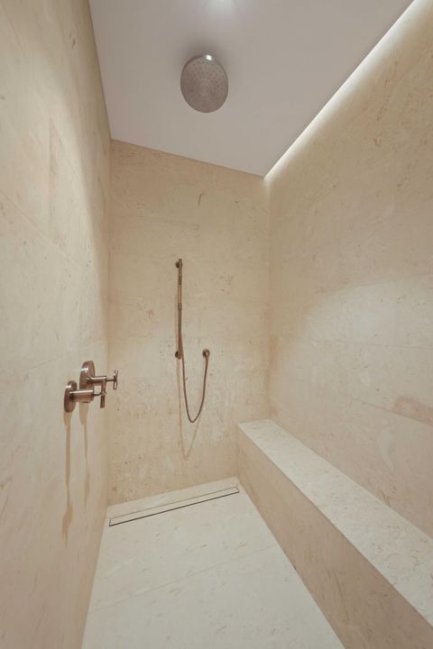 For Sale: $4,850,000 (3 beds, 2 baths, 2561 Square Feet)