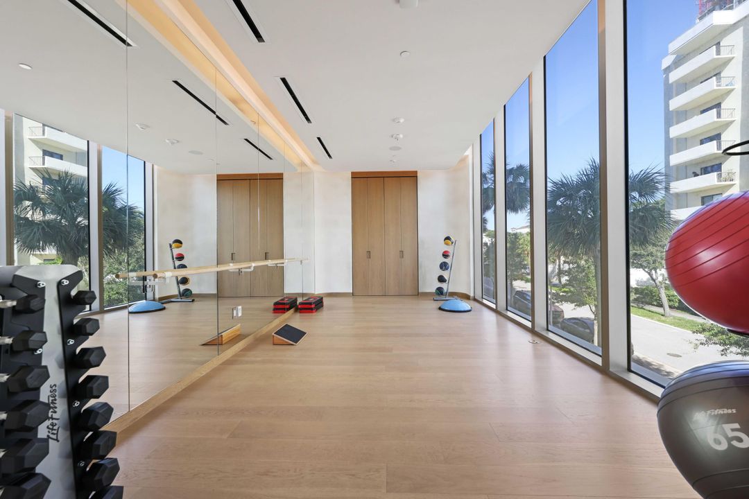 For Sale: $4,850,000 (3 beds, 2 baths, 2561 Square Feet)