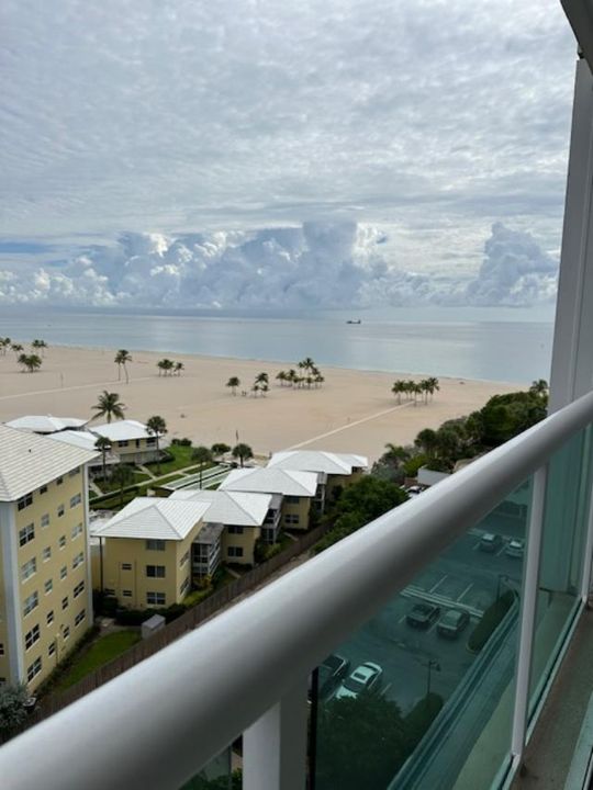 Active With Contract: $4,400 (2 beds, 2 baths, 1500 Square Feet)