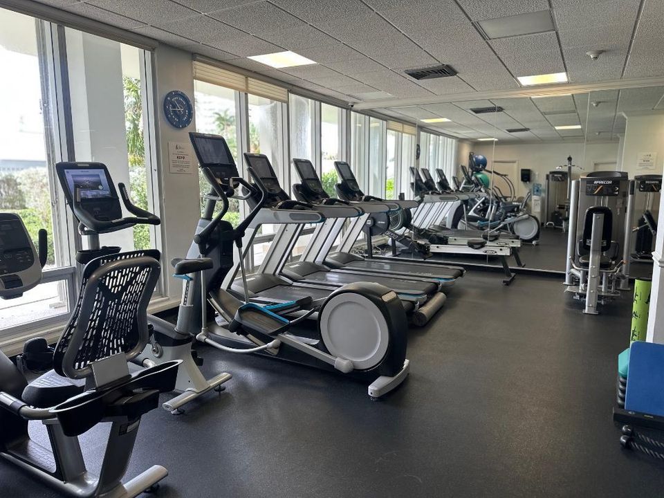 Active With Contract: $4,400 (2 beds, 2 baths, 1500 Square Feet)