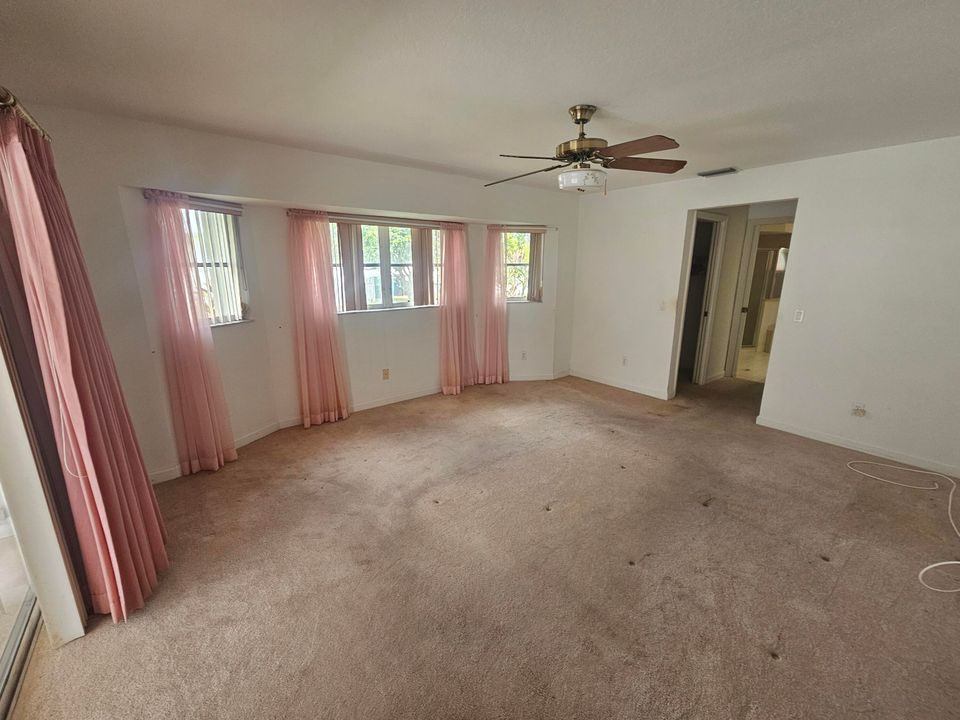 Active With Contract: $300,000 (3 beds, 2 baths, 2408 Square Feet)