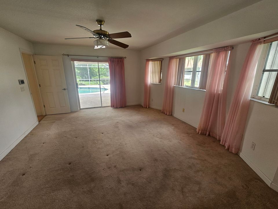 Active With Contract: $300,000 (3 beds, 2 baths, 2408 Square Feet)