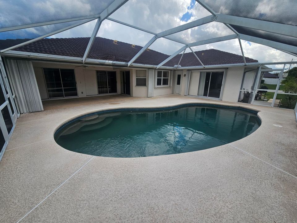 Active With Contract: $300,000 (3 beds, 2 baths, 2408 Square Feet)