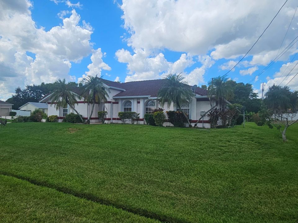 Active With Contract: $300,000 (3 beds, 2 baths, 2408 Square Feet)