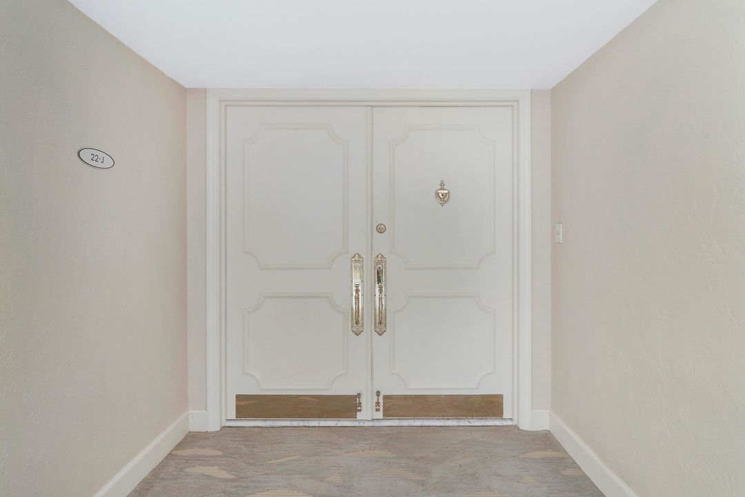 合同活跃: $15,000 (3 贝兹, 3 浴室, 2614 平方英尺)