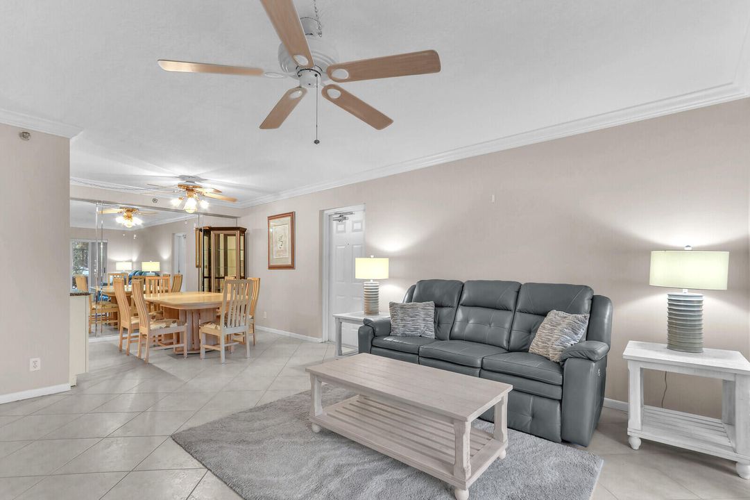 For Sale: $319,000 (2 beds, 2 baths, 1090 Square Feet)