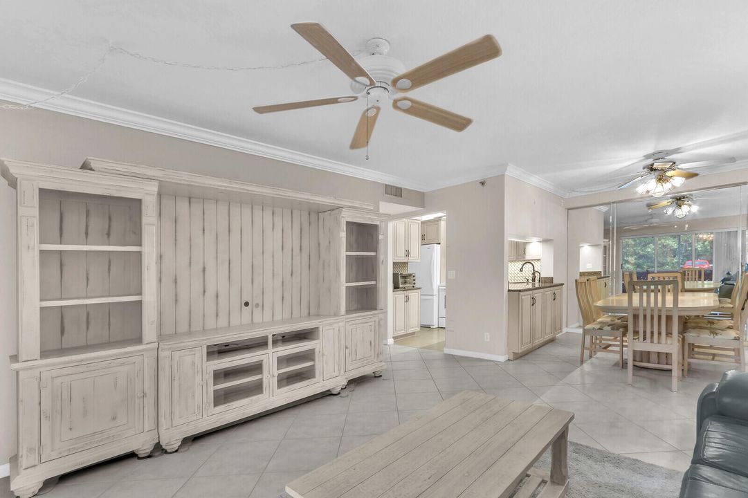 For Sale: $319,000 (2 beds, 2 baths, 1090 Square Feet)