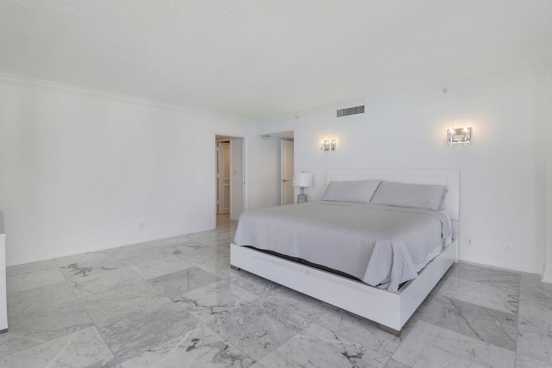 合同活跃: $15,000 (3 贝兹, 3 浴室, 2614 平方英尺)