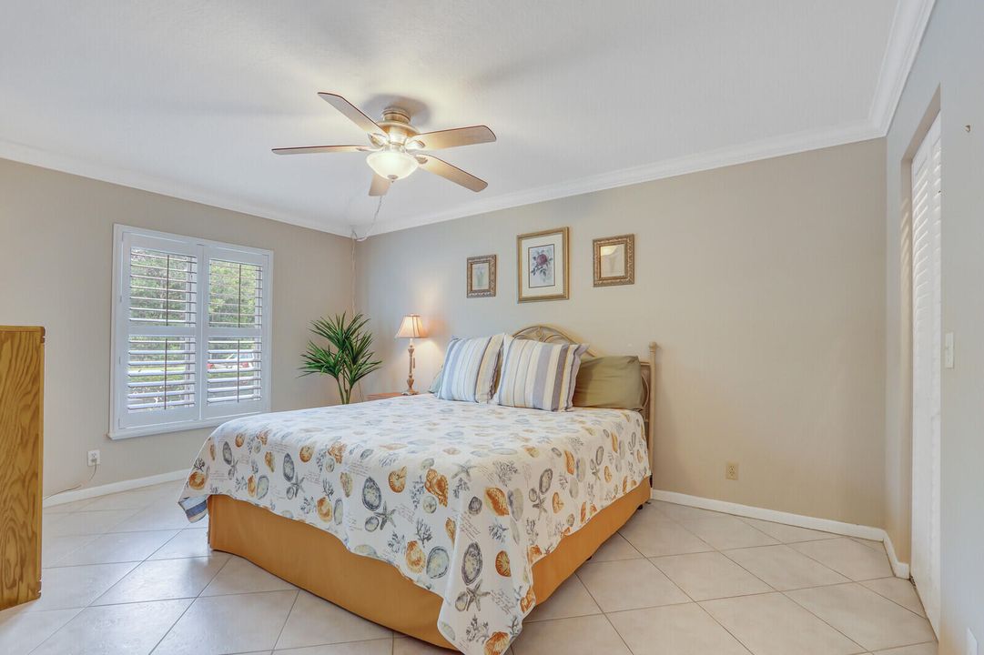 For Sale: $319,000 (2 beds, 2 baths, 1090 Square Feet)