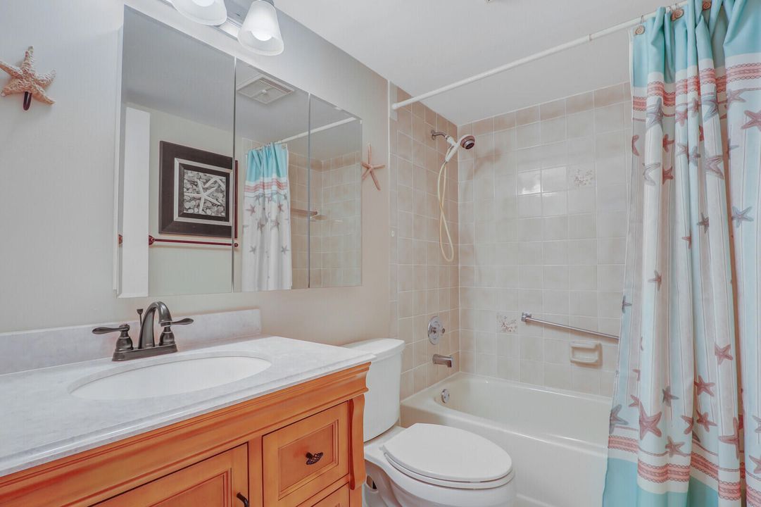 For Sale: $319,000 (2 beds, 2 baths, 1090 Square Feet)