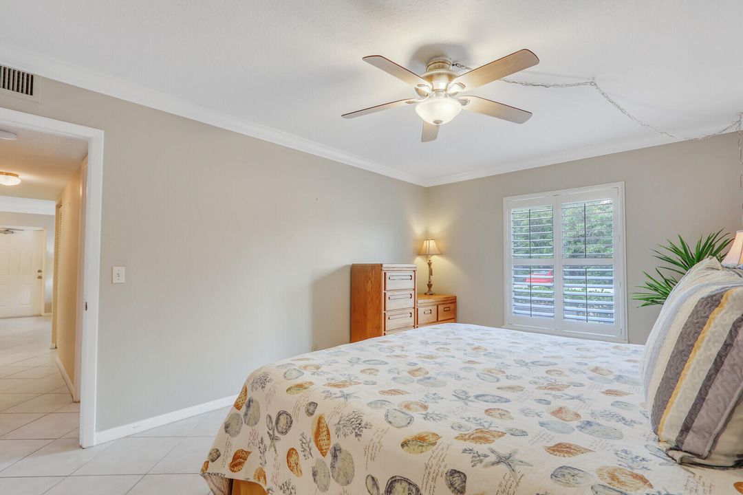 For Sale: $319,000 (2 beds, 2 baths, 1090 Square Feet)