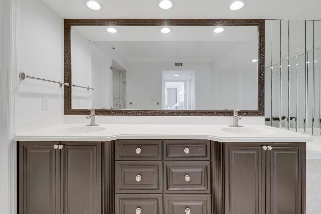 合同活跃: $15,000 (3 贝兹, 3 浴室, 2614 平方英尺)