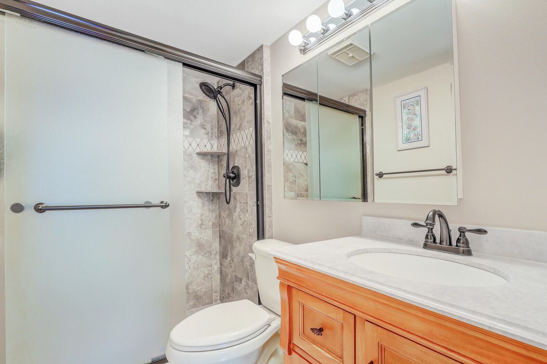 For Sale: $319,000 (2 beds, 2 baths, 1090 Square Feet)