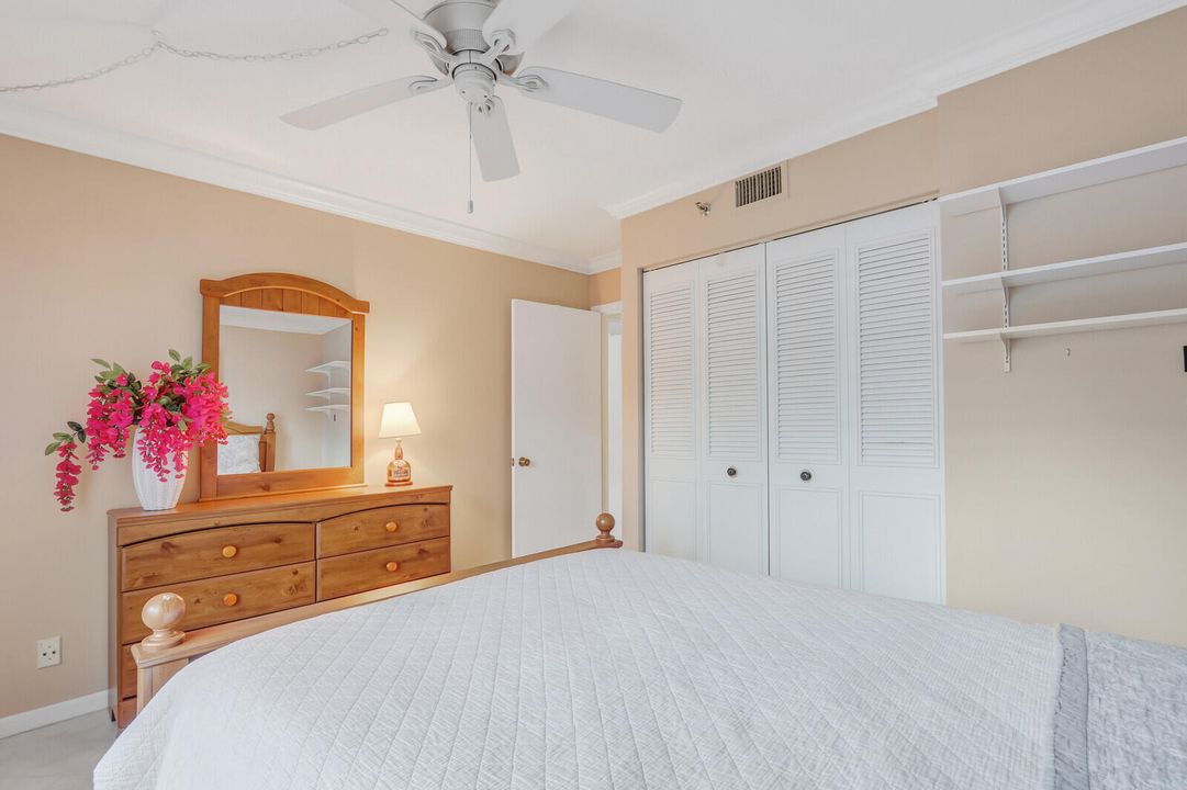 For Sale: $319,000 (2 beds, 2 baths, 1090 Square Feet)