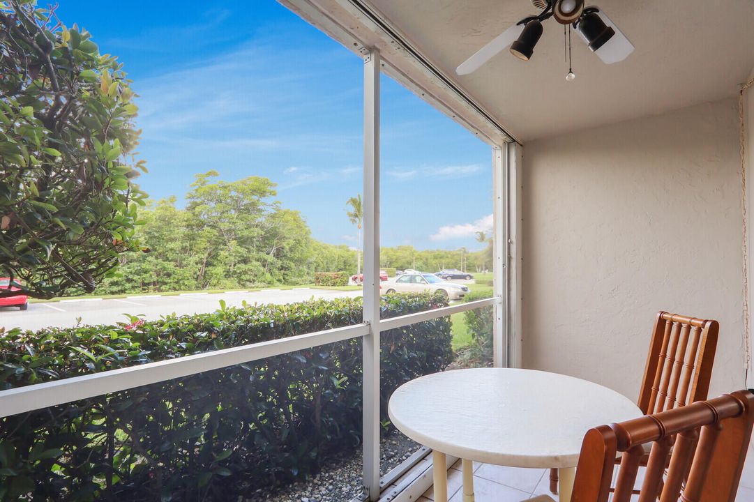 For Sale: $319,000 (2 beds, 2 baths, 1090 Square Feet)