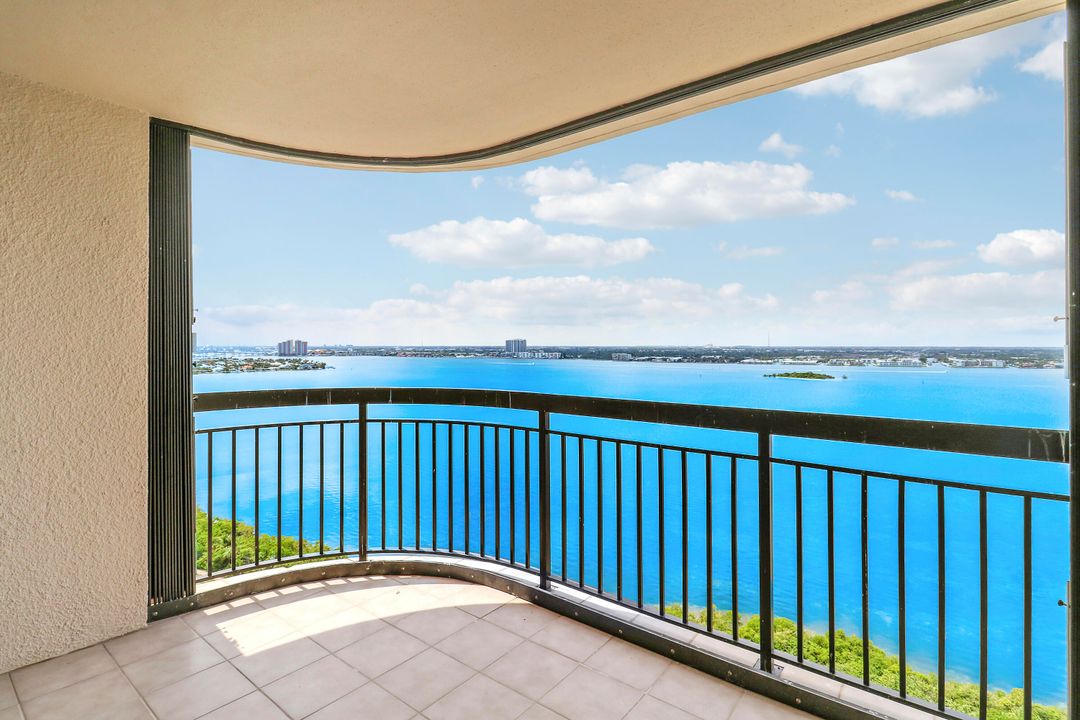 合同活跃: $15,000 (3 贝兹, 3 浴室, 2614 平方英尺)