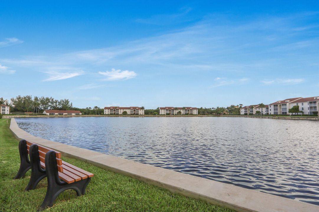 For Sale: $319,000 (2 beds, 2 baths, 1090 Square Feet)