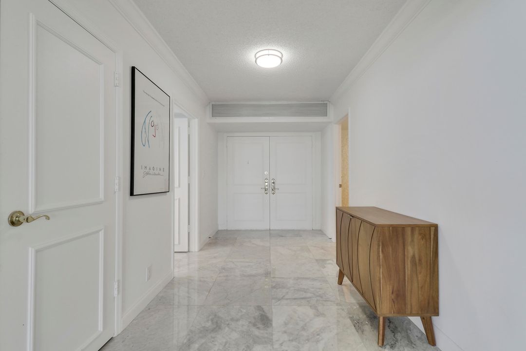 合同活跃: $15,000 (3 贝兹, 3 浴室, 2614 平方英尺)