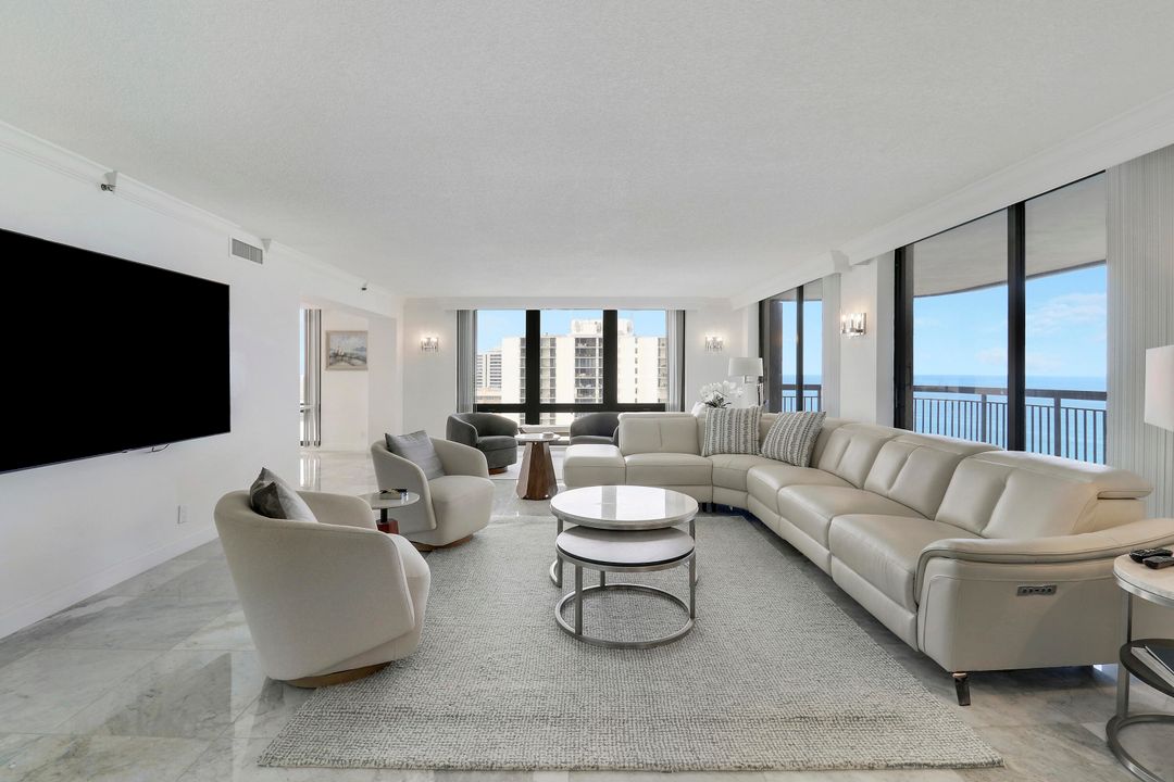 合同活跃: $15,000 (3 贝兹, 3 浴室, 2614 平方英尺)