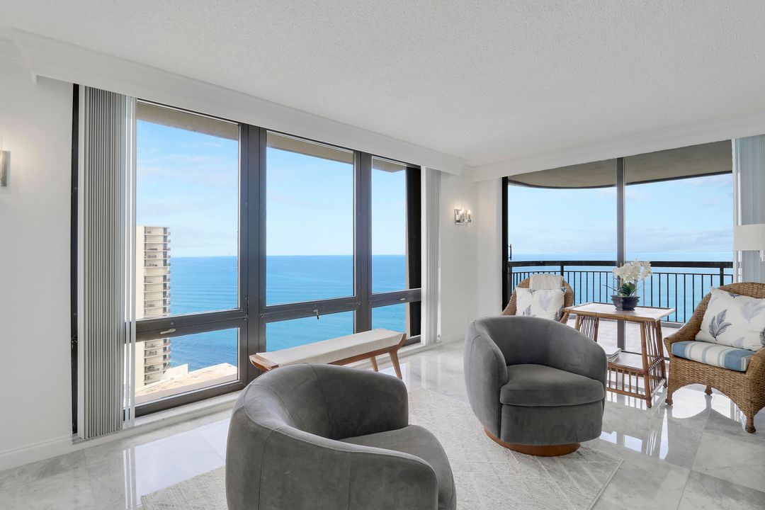 合同活跃: $15,000 (3 贝兹, 3 浴室, 2614 平方英尺)