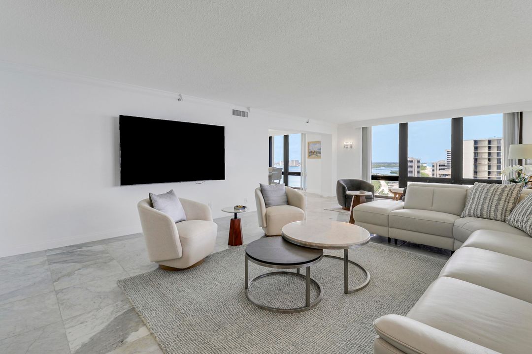 合同活跃: $15,000 (3 贝兹, 3 浴室, 2614 平方英尺)