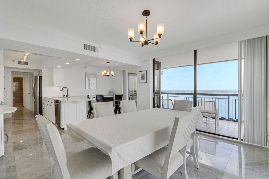 合同活跃: $15,000 (3 贝兹, 3 浴室, 2614 平方英尺)