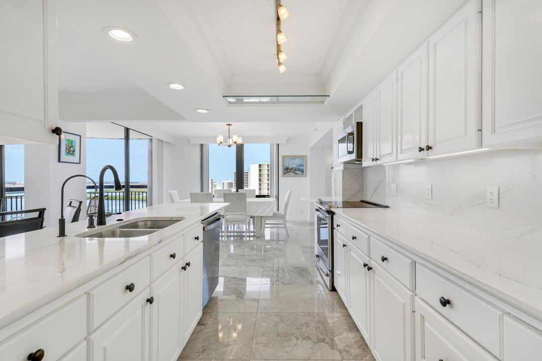 合同活跃: $15,000 (3 贝兹, 3 浴室, 2614 平方英尺)