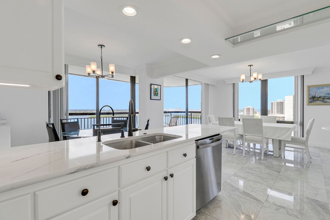 合同活跃: $15,000 (3 贝兹, 3 浴室, 2614 平方英尺)