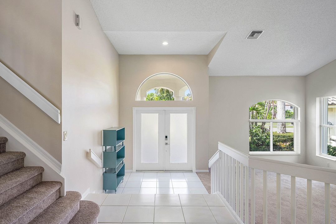 合同活跃: $975,000 (4 贝兹, 3 浴室, 2935 平方英尺)