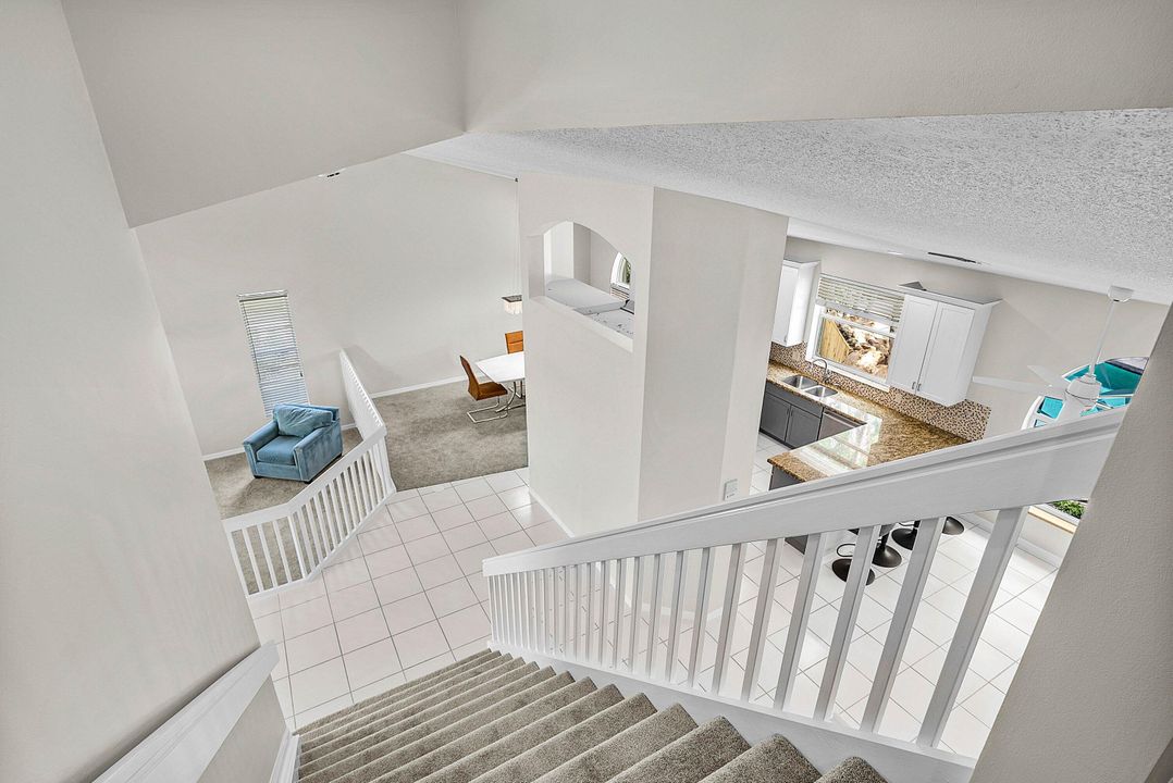 合同活跃: $975,000 (4 贝兹, 3 浴室, 2935 平方英尺)