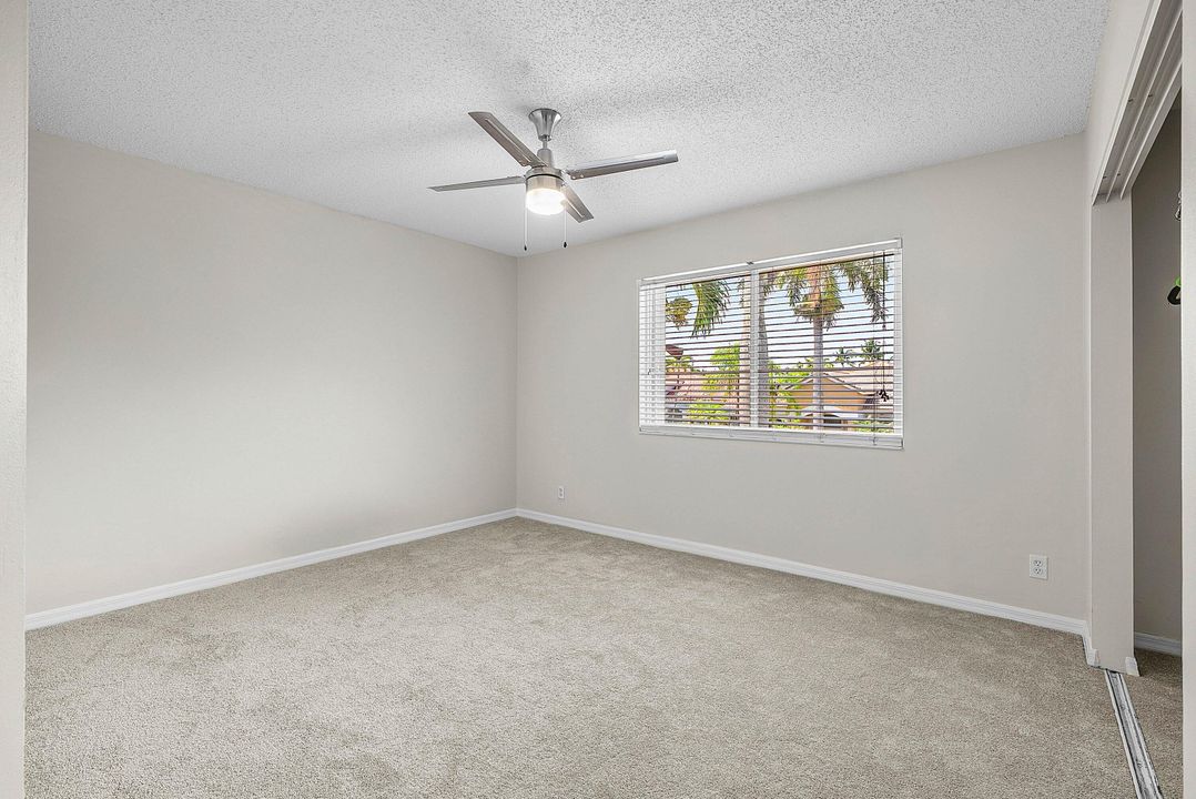 合同活跃: $975,000 (4 贝兹, 3 浴室, 2935 平方英尺)