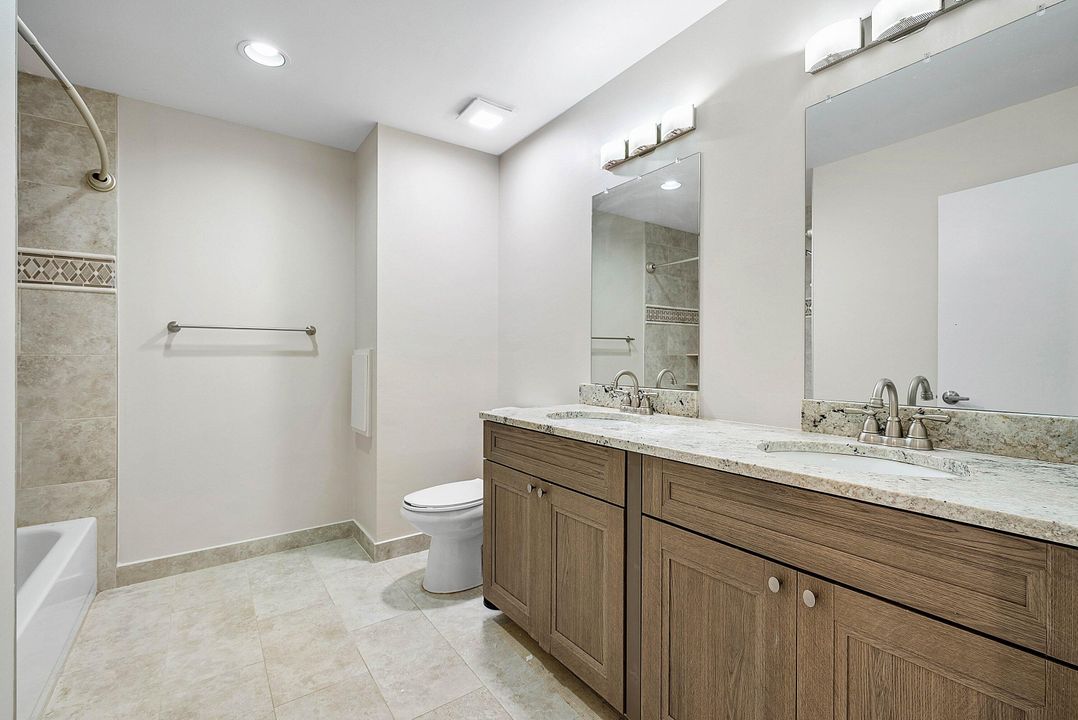 合同活跃: $975,000 (4 贝兹, 3 浴室, 2935 平方英尺)