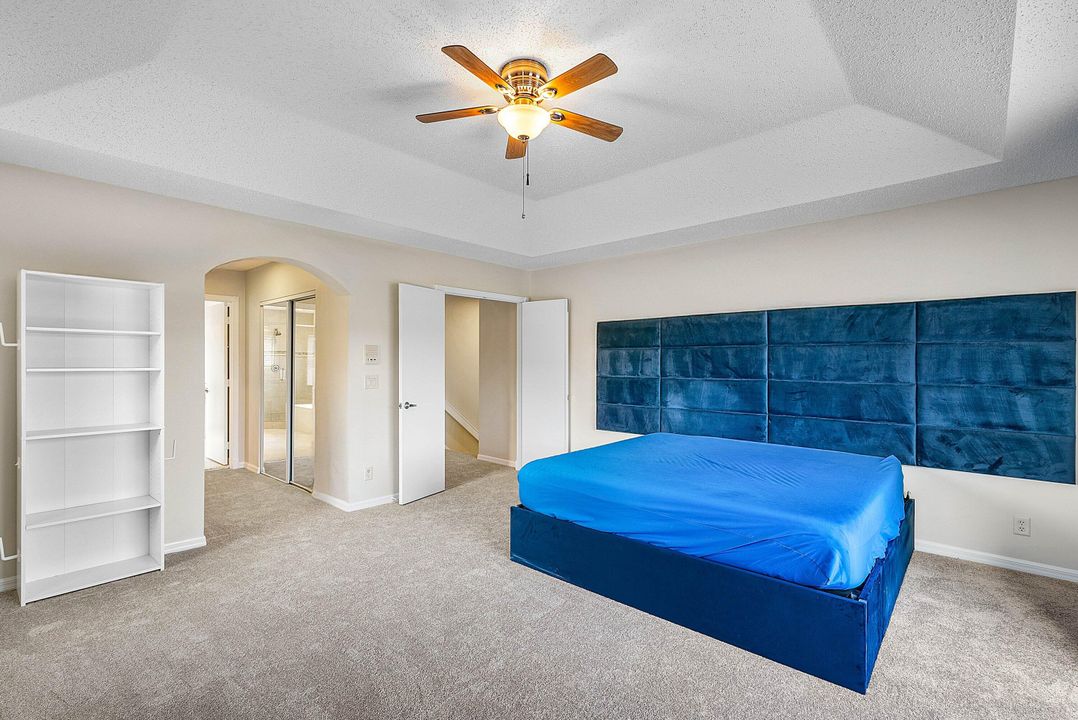 合同活跃: $975,000 (4 贝兹, 3 浴室, 2935 平方英尺)