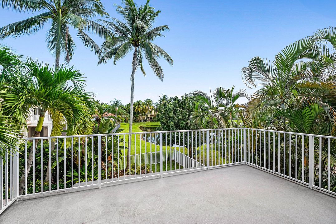 合同活跃: $975,000 (4 贝兹, 3 浴室, 2935 平方英尺)