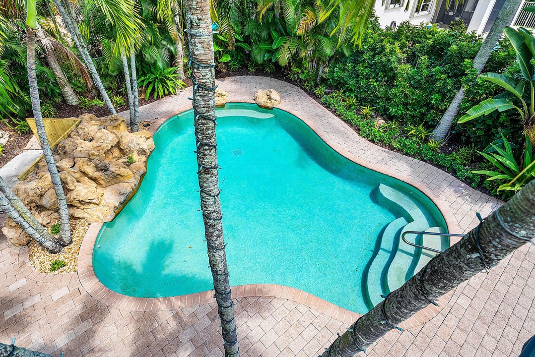 合同活跃: $975,000 (4 贝兹, 3 浴室, 2935 平方英尺)