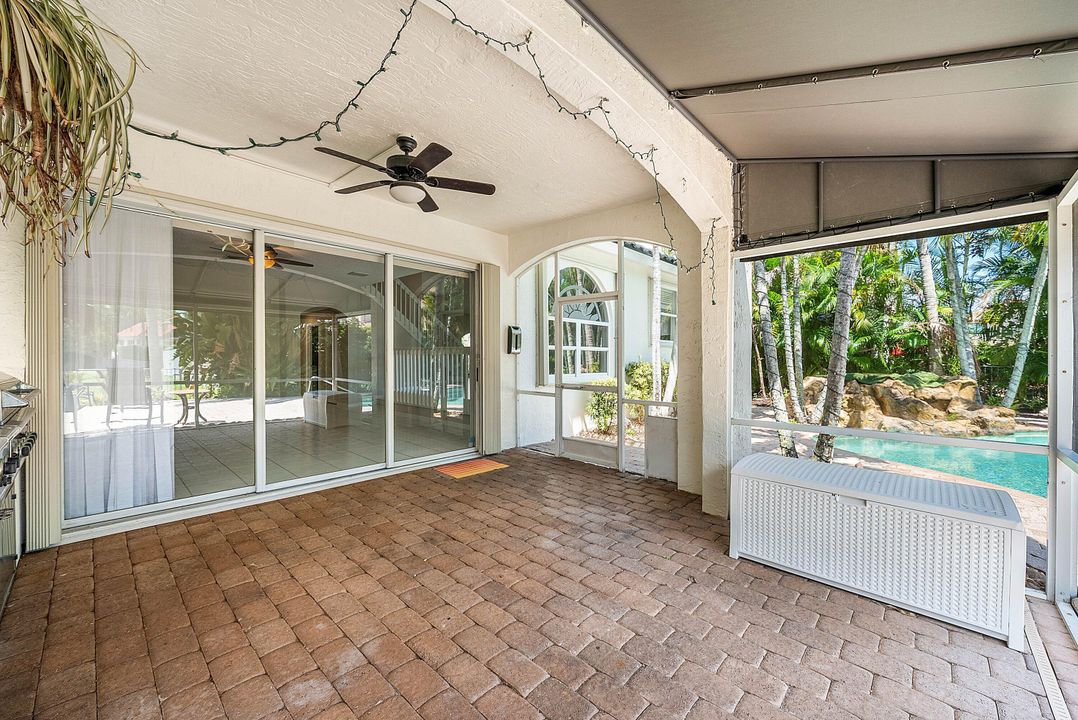 合同活跃: $975,000 (4 贝兹, 3 浴室, 2935 平方英尺)