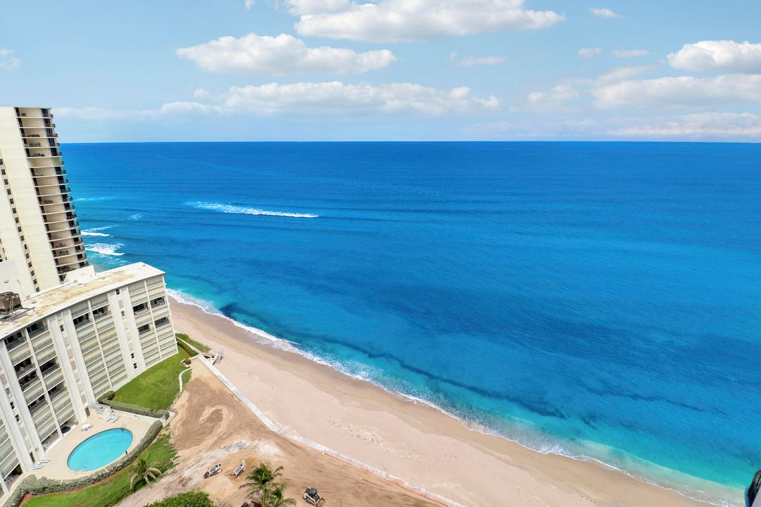 合同活跃: $15,000 (3 贝兹, 3 浴室, 2614 平方英尺)