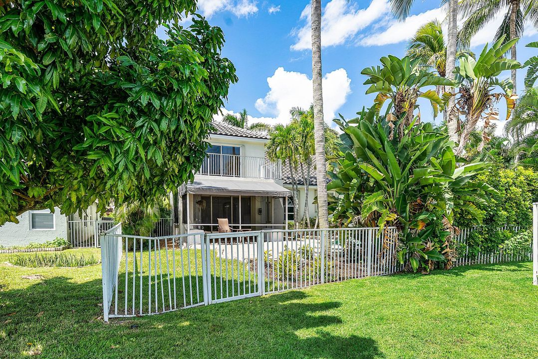 合同活跃: $975,000 (4 贝兹, 3 浴室, 2935 平方英尺)