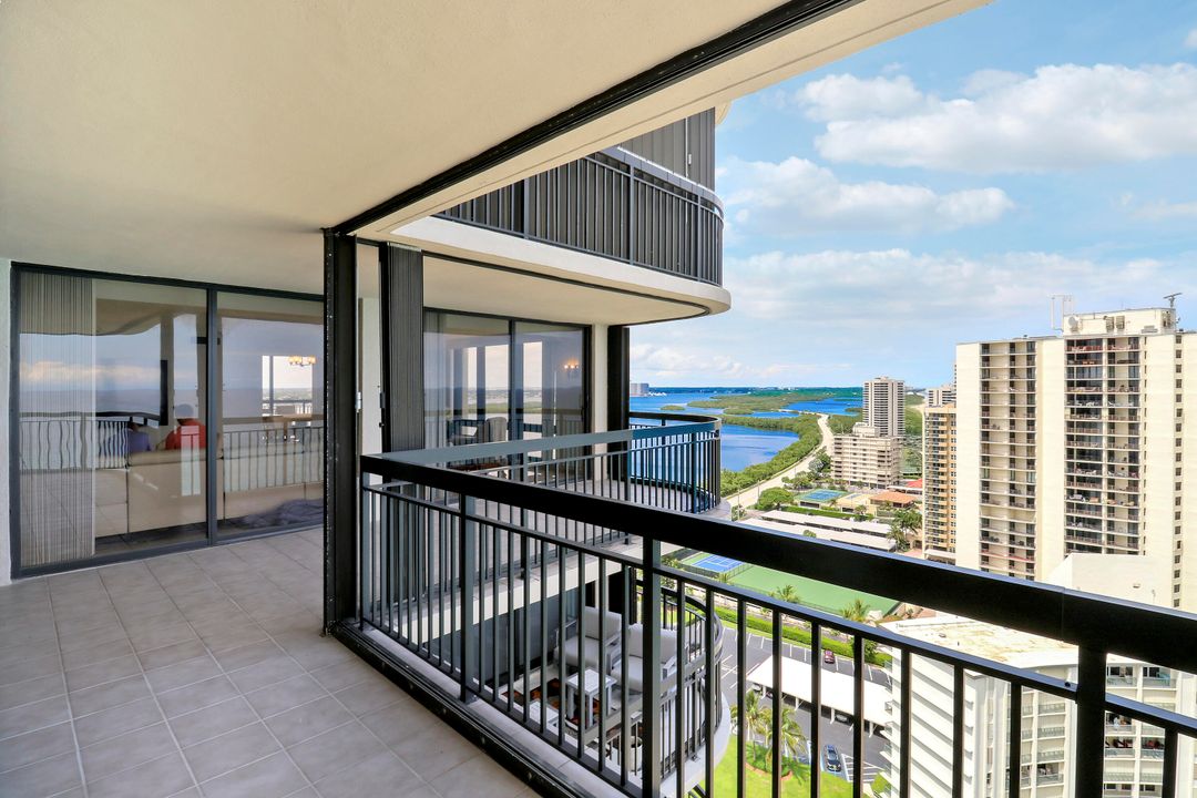 合同活跃: $15,000 (3 贝兹, 3 浴室, 2614 平方英尺)