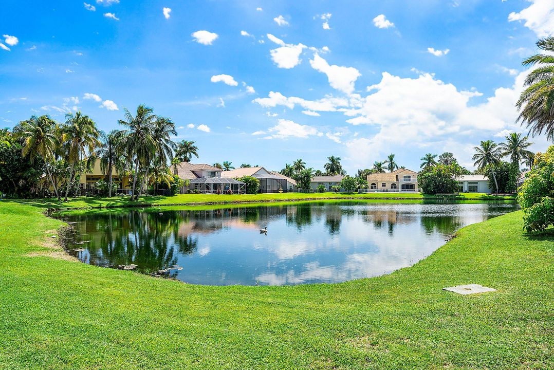 合同活跃: $975,000 (4 贝兹, 3 浴室, 2935 平方英尺)