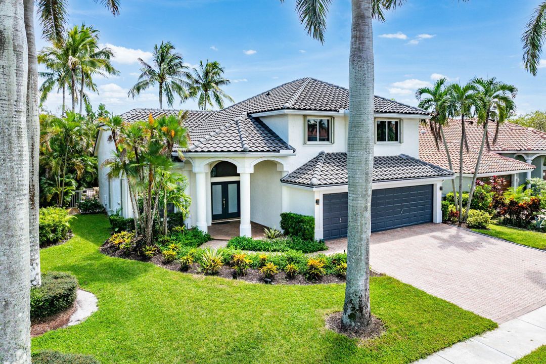 合同活跃: $975,000 (4 贝兹, 3 浴室, 2935 平方英尺)