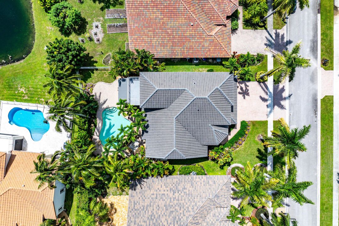 合同活跃: $975,000 (4 贝兹, 3 浴室, 2935 平方英尺)