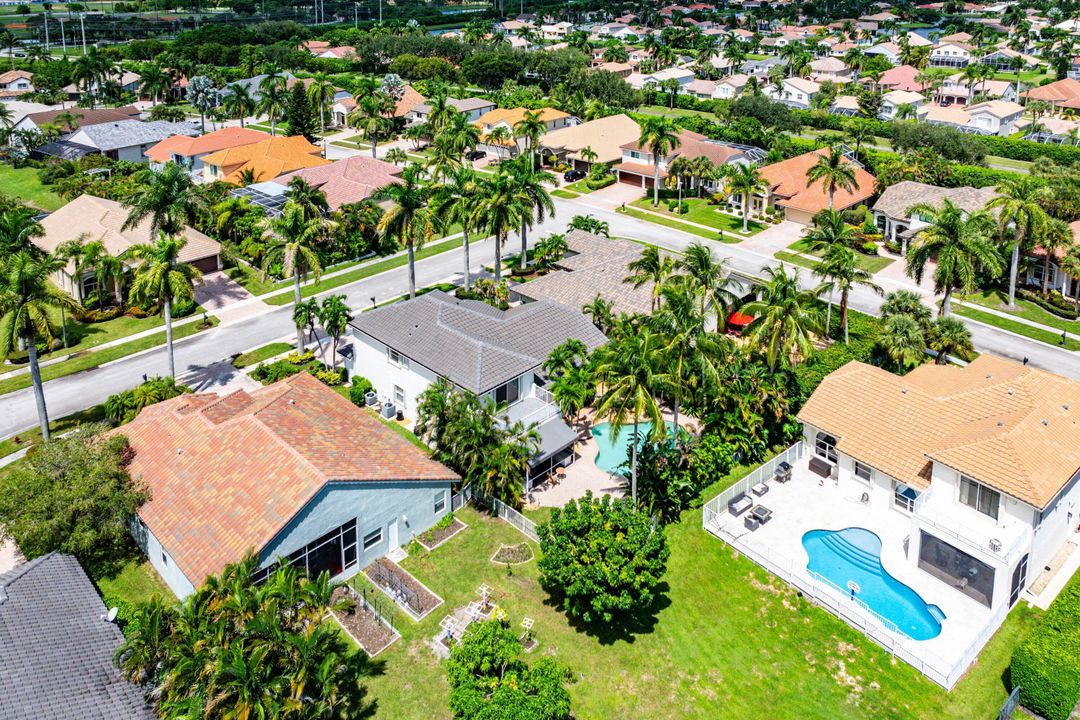 合同活跃: $975,000 (4 贝兹, 3 浴室, 2935 平方英尺)