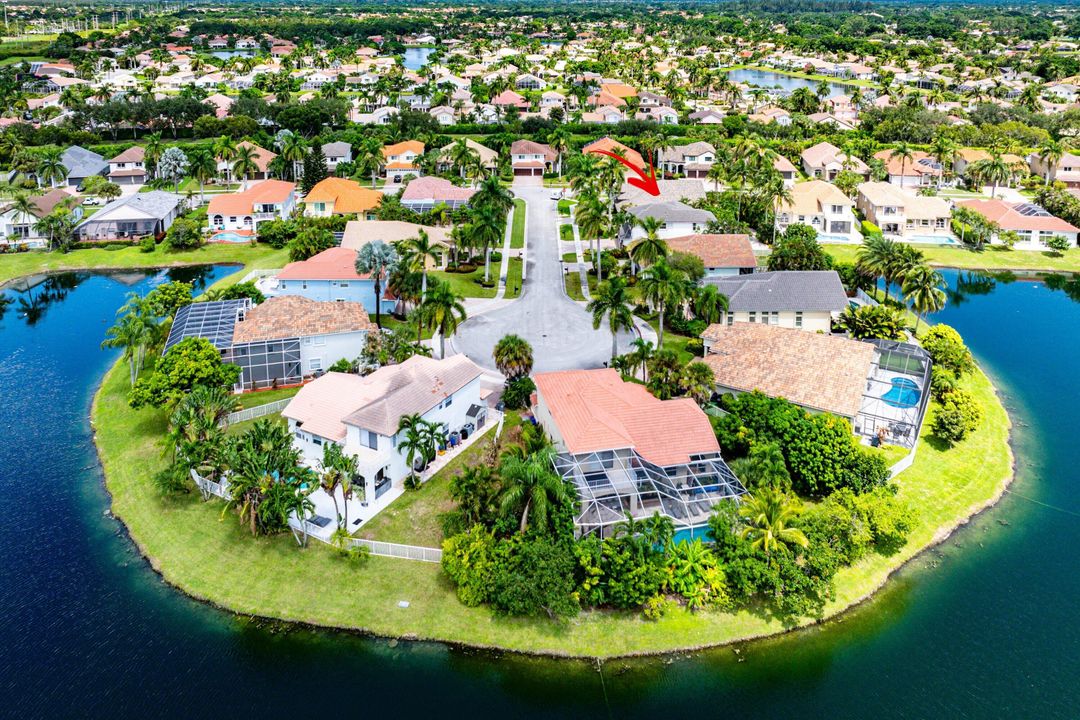 合同活跃: $975,000 (4 贝兹, 3 浴室, 2935 平方英尺)