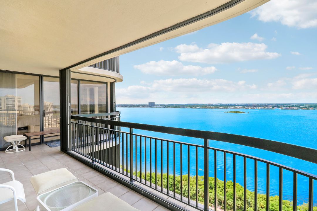 合同活跃: $15,000 (3 贝兹, 3 浴室, 2614 平方英尺)